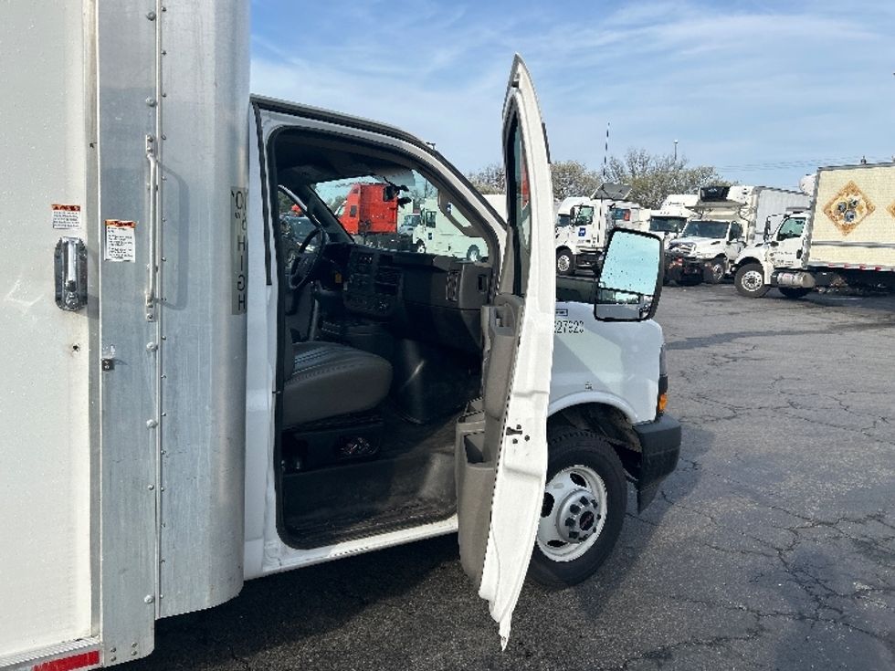 Light Duty Box Truck-Light and Medium Duty Trucks-GMC-2022-Savana G33903-Montgomery-NY-57,693\n\t\tmiles-$ 36,750 - Image 18