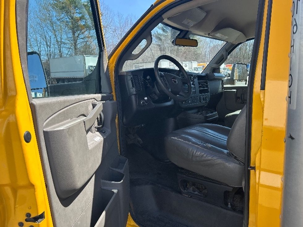 Light Duty Box Truck-Light and Medium Duty Trucks-GMC-2022-Savana G33903-Montgomery-NY-81,280\n\t\tmiles-$ 31,000 - Image 14
