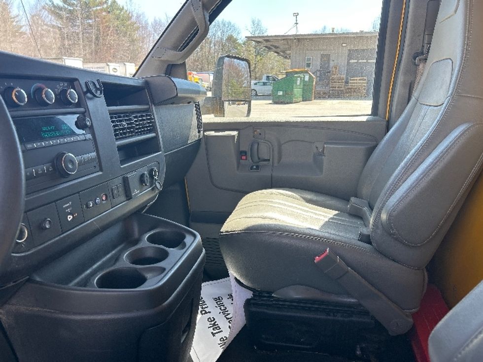 Light Duty Box Truck-Light and Medium Duty Trucks-GMC-2022-Savana G33903-Montgomery-NY-81,280\n\t\tmiles-$ 31,000 - Image 17