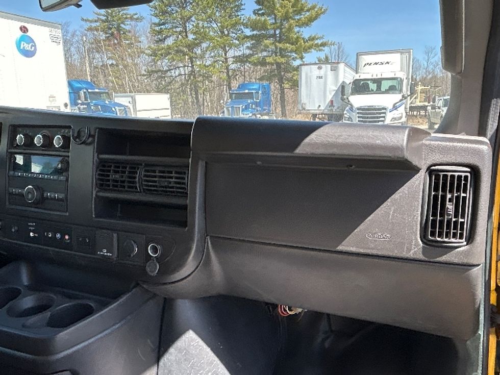 Light Duty Box Truck-Light and Medium Duty Trucks-GMC-2022-Savana G33903-Montgomery-NY-81,280\n\t\tmiles-$ 31,000 - Image 19