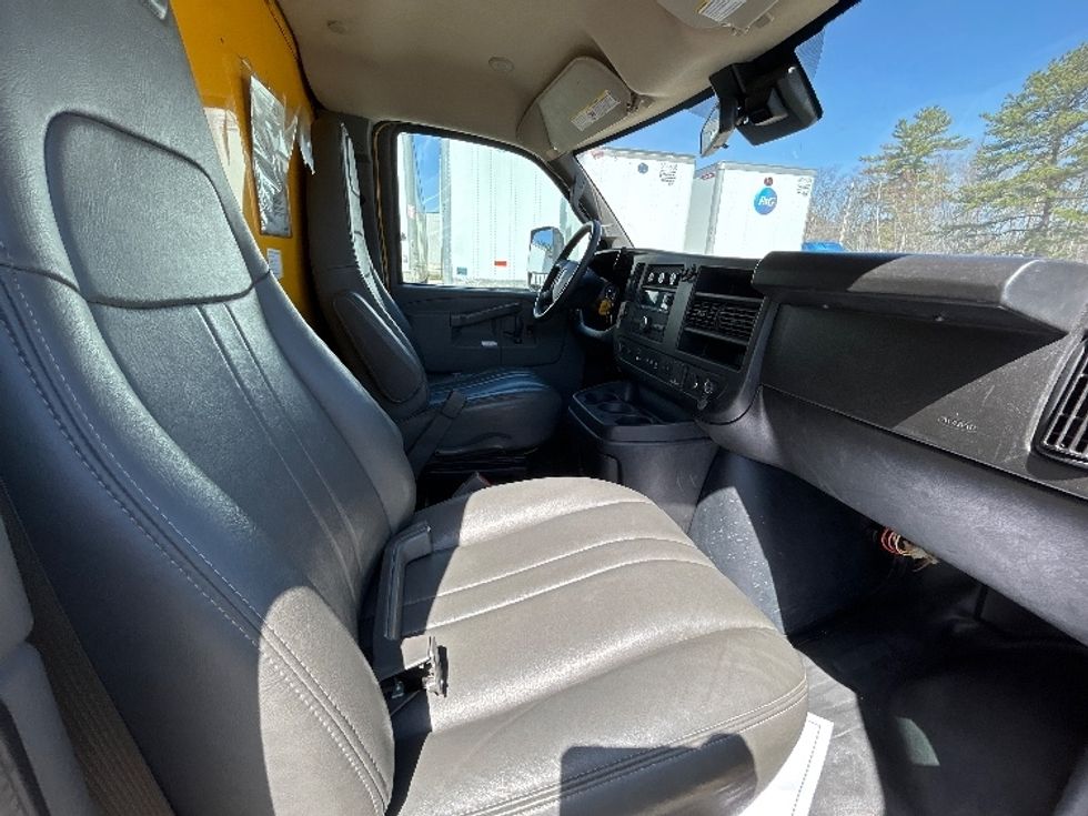 Light Duty Box Truck-Light and Medium Duty Trucks-GMC-2022-Savana G33903-Montgomery-NY-81,280\n\t\tmiles-$ 31,000 - Image 20
