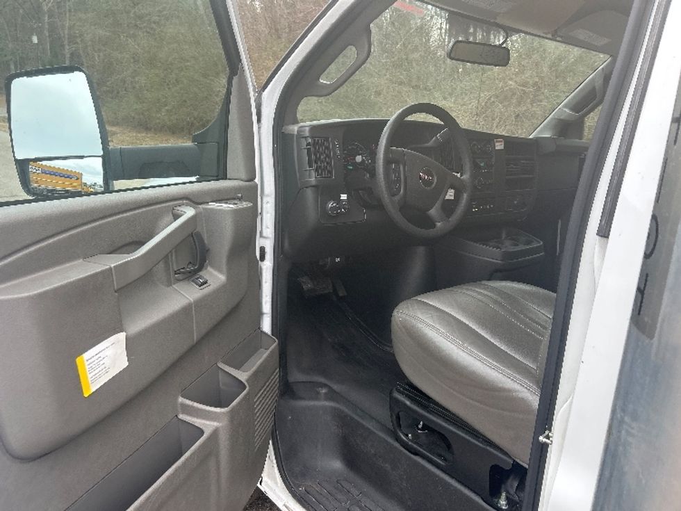 Light Duty Box Truck-Light and Medium Duty Trucks-GMC-2022-Savana G33903-Morrisville-NC-44,793\n\t\tmiles-$ 46,750 - Image 15