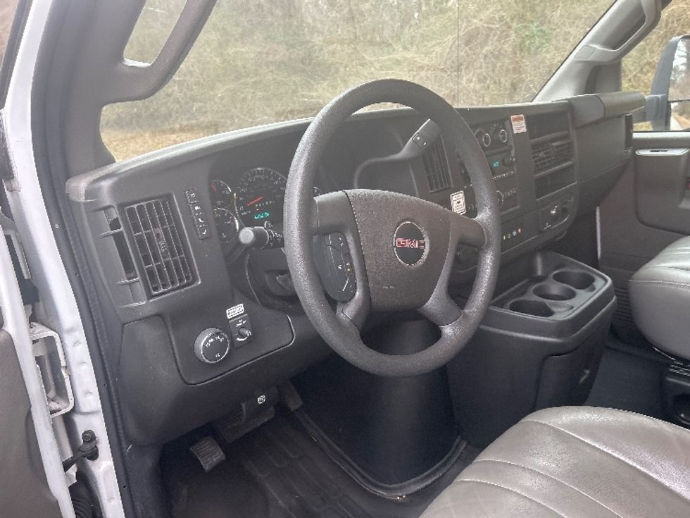 Light Duty Box Truck-Light and Medium Duty Trucks-GMC-2022-Savana G33903-Morrisville-NC-44,793\n\t\tmiles-$ 46,750 - Image 16