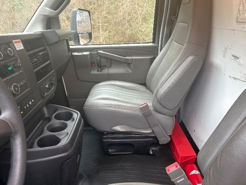 Light Duty Box Truck-Light and Medium Duty Trucks-GMC-2022-Savana G33903-Morrisville-NC-44,793\n\t\tmiles-$ 46,750 - Image 18