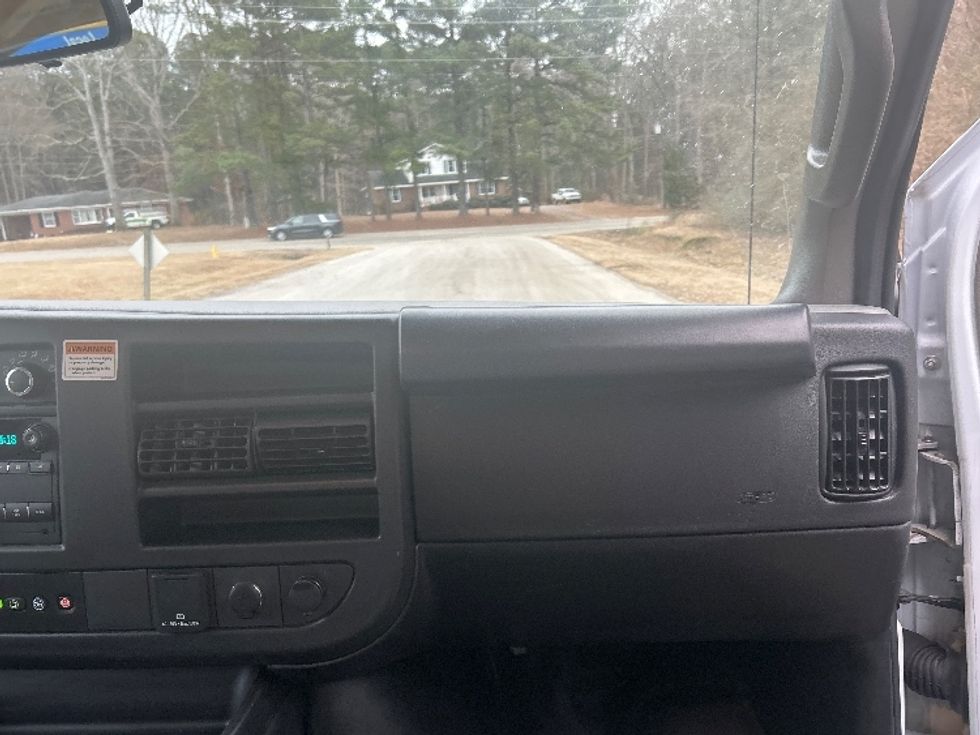 Light Duty Box Truck-Light and Medium Duty Trucks-GMC-2022-Savana G33903-Morrisville-NC-44,793\n\t\tmiles-$ 46,750 - Image 20