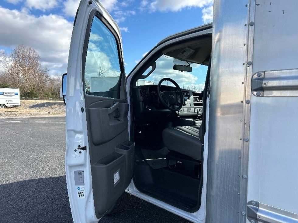 Light Duty Box Truck-Light and Medium Duty Trucks-GMC-2022-Savana G33903-Mount Juliet-TN-34,970\n\t\tmiles-$ 50,250 - Image 14