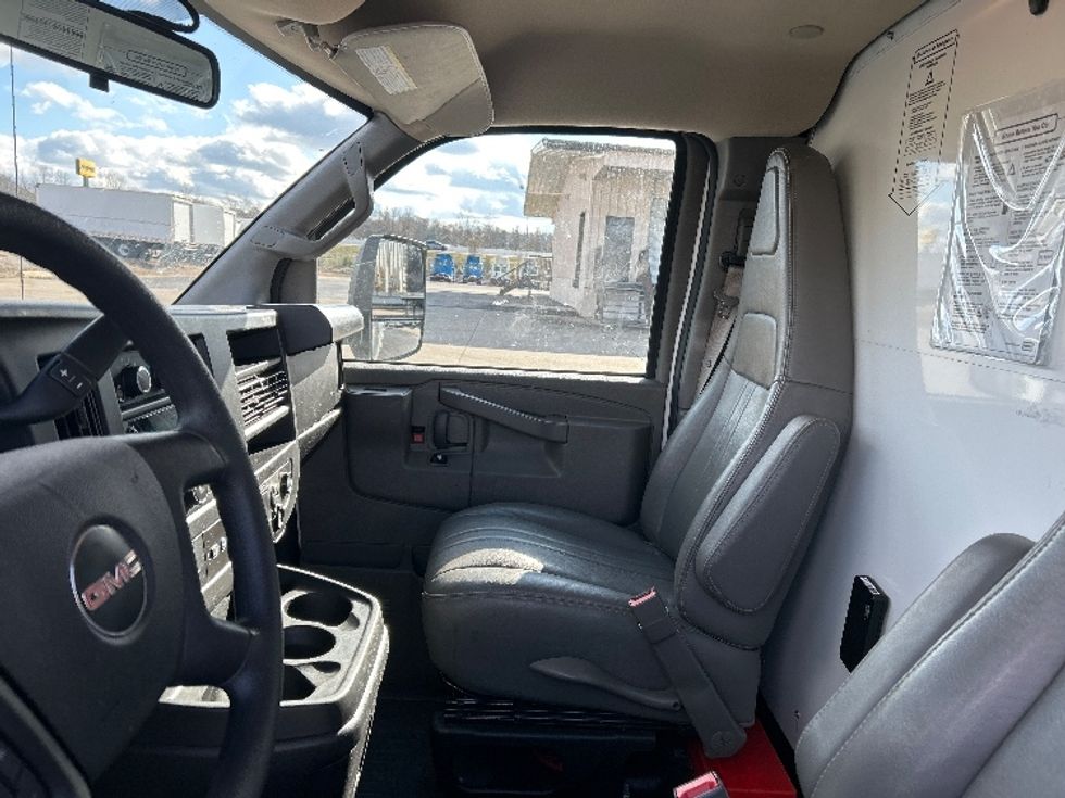 Light Duty Box Truck-Light and Medium Duty Trucks-GMC-2022-Savana G33903-Mount Juliet-TN-34,970\n\t\tmiles-$ 50,250 - Image 17