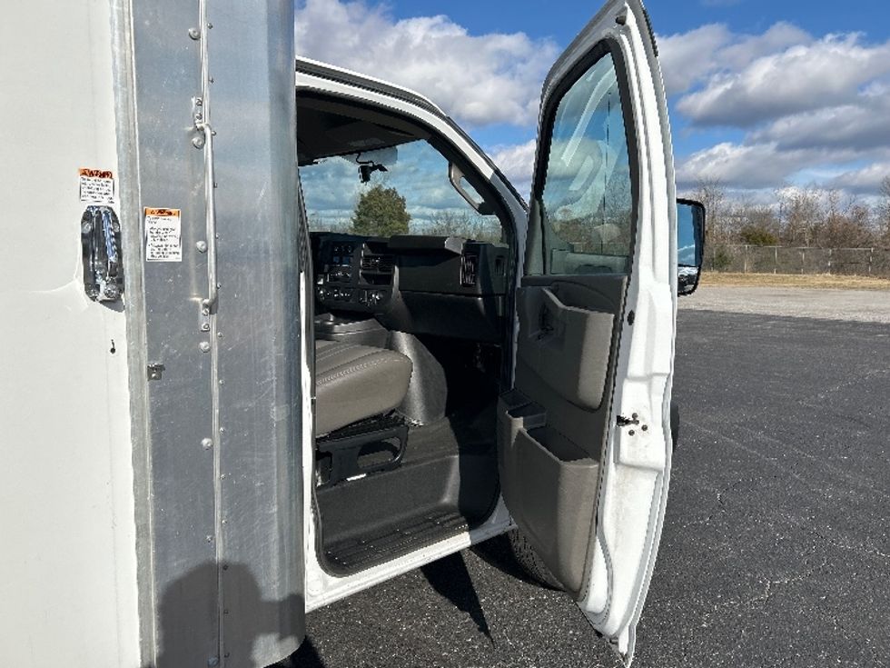 Light Duty Box Truck-Light and Medium Duty Trucks-GMC-2022-Savana G33903-Mount Juliet-TN-34,970\n\t\tmiles-$ 50,250 - Image 18