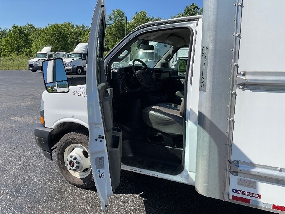 Light Duty Box Truck-Light and Medium Duty Trucks-GMC-2022-Savana G33903-Mount Pleasant-PA-57,513\n\t\tmiles-$ 40,000 - Image 16