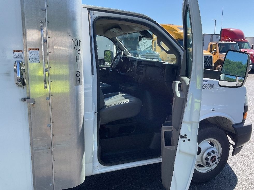 Light Duty Box Truck-Light and Medium Duty Trucks-GMC-2022-Savana G33903-Mount Pleasant-PA-57,513\n\t\tmiles-$ 40,000 - Image 20