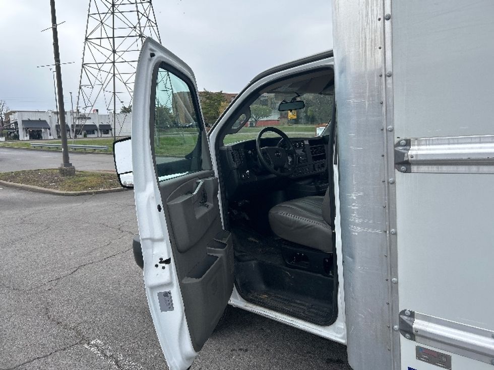 Light Duty Box Truck-Light and Medium Duty Trucks-GMC-2022-Savana G33903-Murfreesboro-TN-59,724\n\t\tmiles-$ 40,500 - Image 15