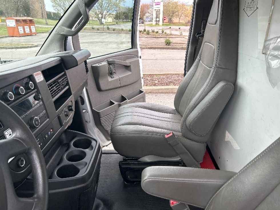 Light Duty Box Truck-Light and Medium Duty Trucks-GMC-2022-Savana G33903-Murfreesboro-TN-59,724\n\t\tmiles-$ 40,500 - Image 18