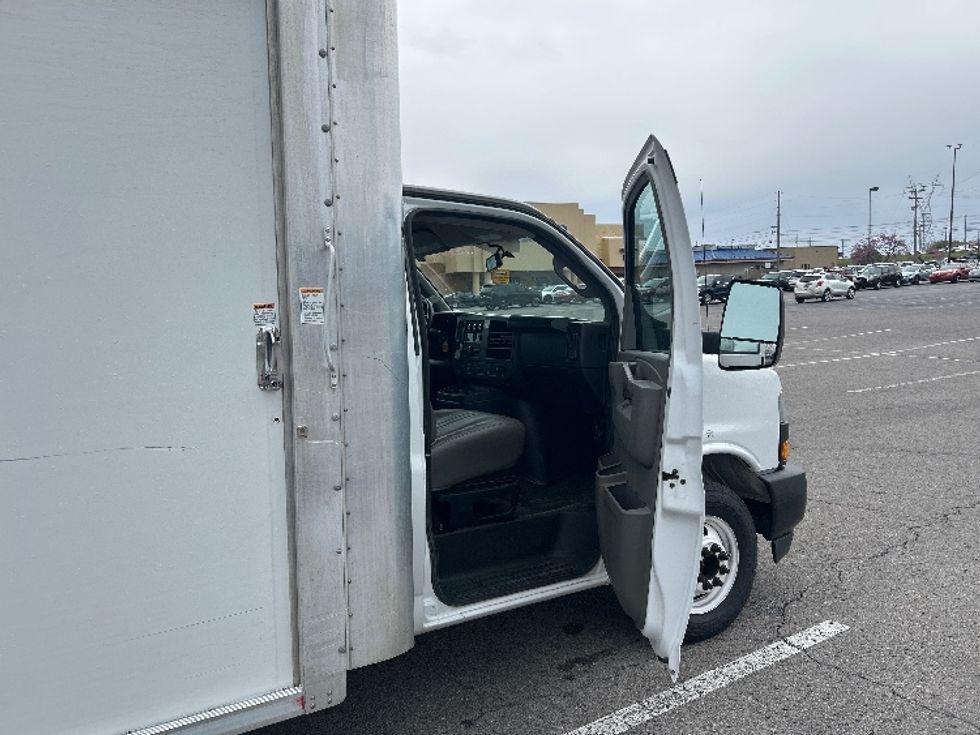 Light Duty Box Truck-Light and Medium Duty Trucks-GMC-2022-Savana G33903-Murfreesboro-TN-59,724\n\t\tmiles-$ 40,500 - Image 19