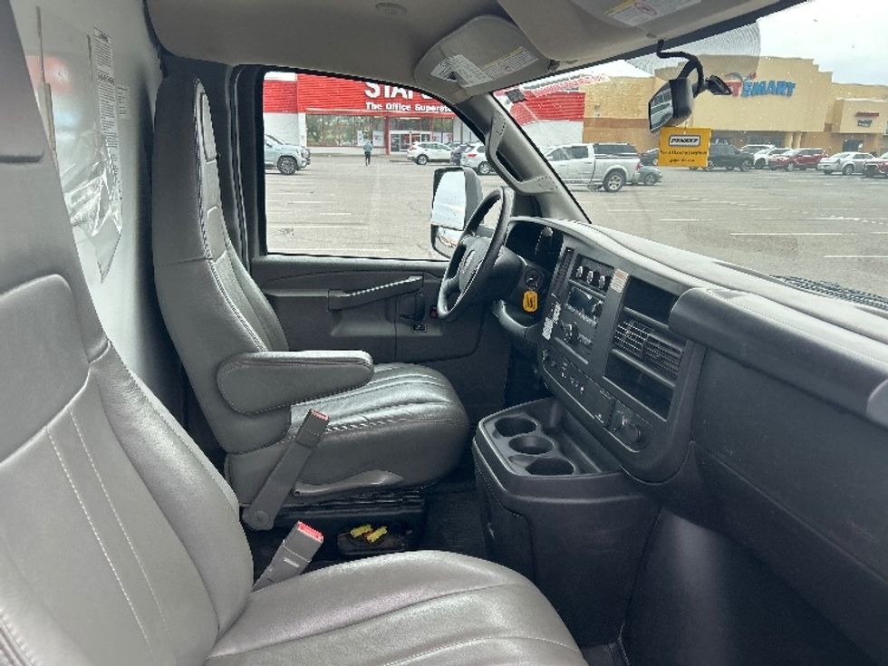 Light Duty Box Truck-Light and Medium Duty Trucks-GMC-2022-Savana G33903-Murfreesboro-TN-59,724\n\t\tmiles-$ 40,500 - Image 21