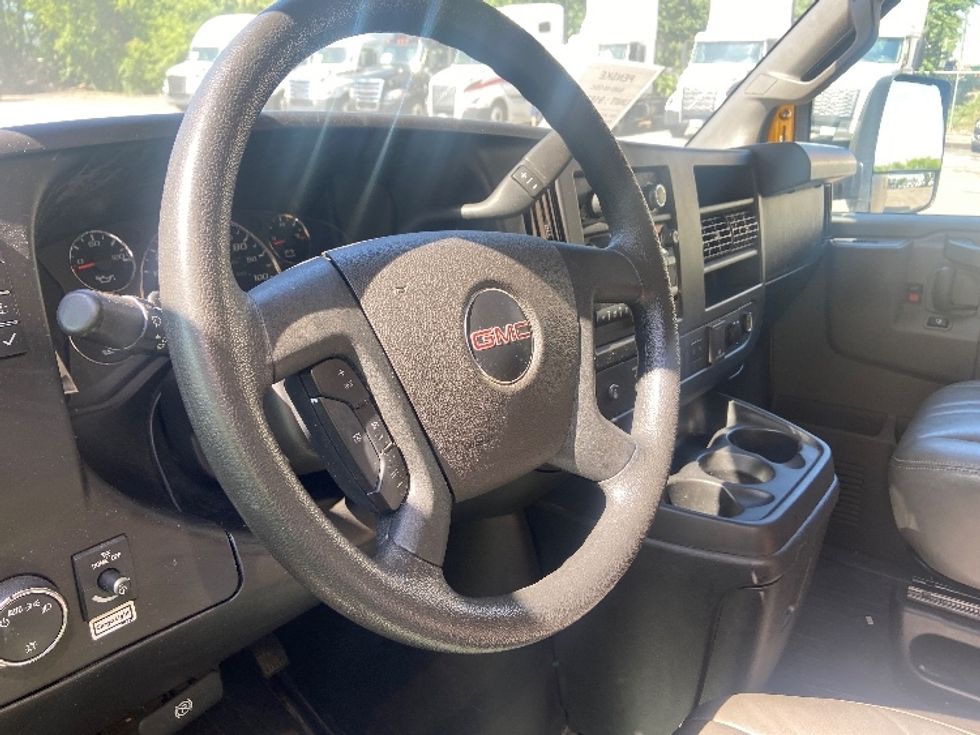 Light Duty Box Truck-Light and Medium Duty Trucks-GMC-2022-Savana G33903-Nashville (Mount Juliet)-TN-80,734\n\t\tmiles-$ 29,500 - Image 17