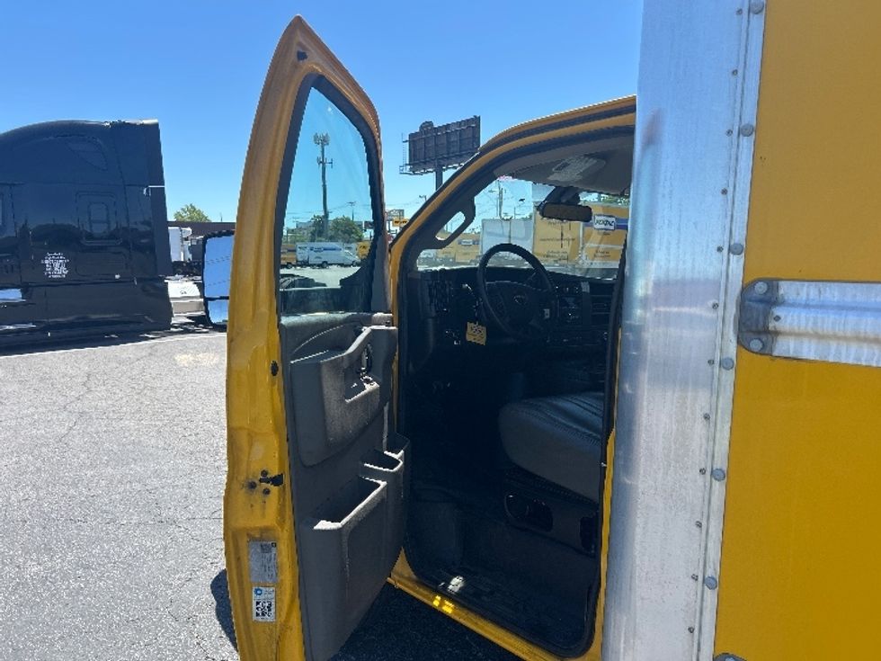 Light Duty Box Truck-Light and Medium Duty Trucks-GMC-2022-Savana G33903-Nashville (Mount Juliet)-TN-83,910\n\t\tmiles-$ 29,250 - Image 17