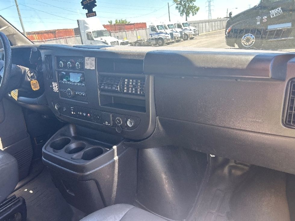 Light Duty Box Truck-Light and Medium Duty Trucks-GMC-2022-Savana G33903-Nashville (Mount Juliet)-TN-83,910\n\t\tmiles-$ 29,250 - Image 21