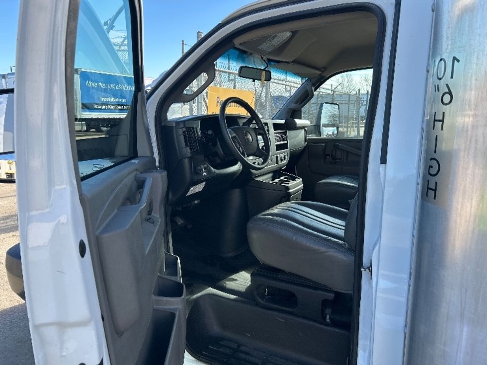 Light Duty Box Truck-Light and Medium Duty Trucks-GMC-2022-Savana G33903-Nashville-TN-22,080\n\t\tmiles-$ 51,750 - Image 16