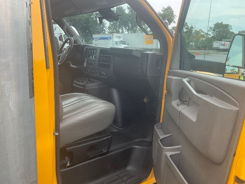 Light Duty Box Truck-Light and Medium Duty Trucks-GMC-2022-Savana G33903-New Castle-DE-119,369\n\t\tmiles-$ 24,500 - Image 19