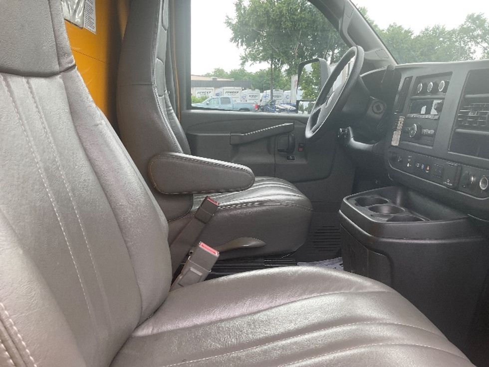Light Duty Box Truck-Light and Medium Duty Trucks-GMC-2022-Savana G33903-New Castle-DE-119,369\n\t\tmiles-$ 24,500 - Image 21