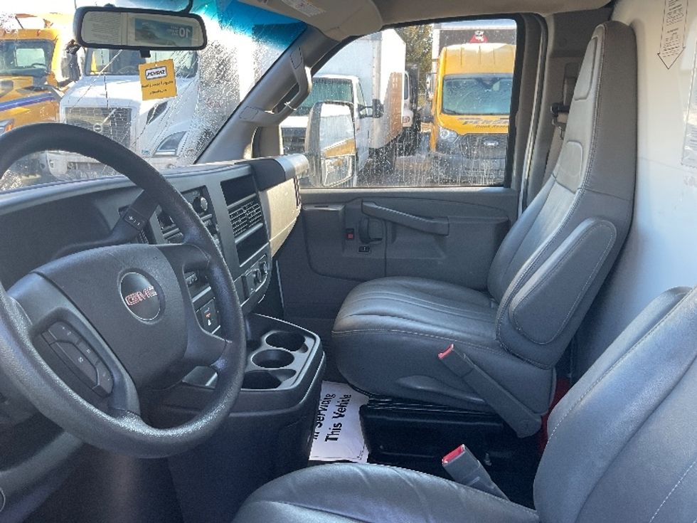 Light Duty Box Truck-Light and Medium Duty Trucks-GMC-2022-Savana G33903-New Castle-DE-32,924\n\t\tmiles-$ 46,750 - Image 19