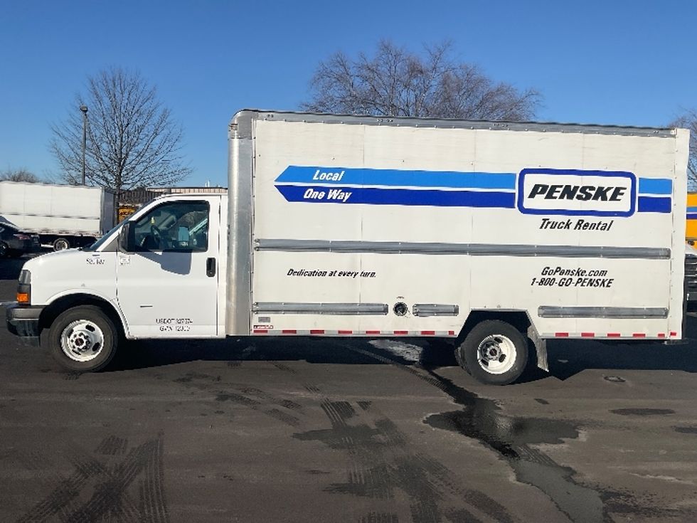 Light Duty Box Truck-Light and Medium Duty Trucks-GMC-2022-Savana G33903-New Castle-DE-32,924\n\t\tmiles-$ 46,750 - Image 4