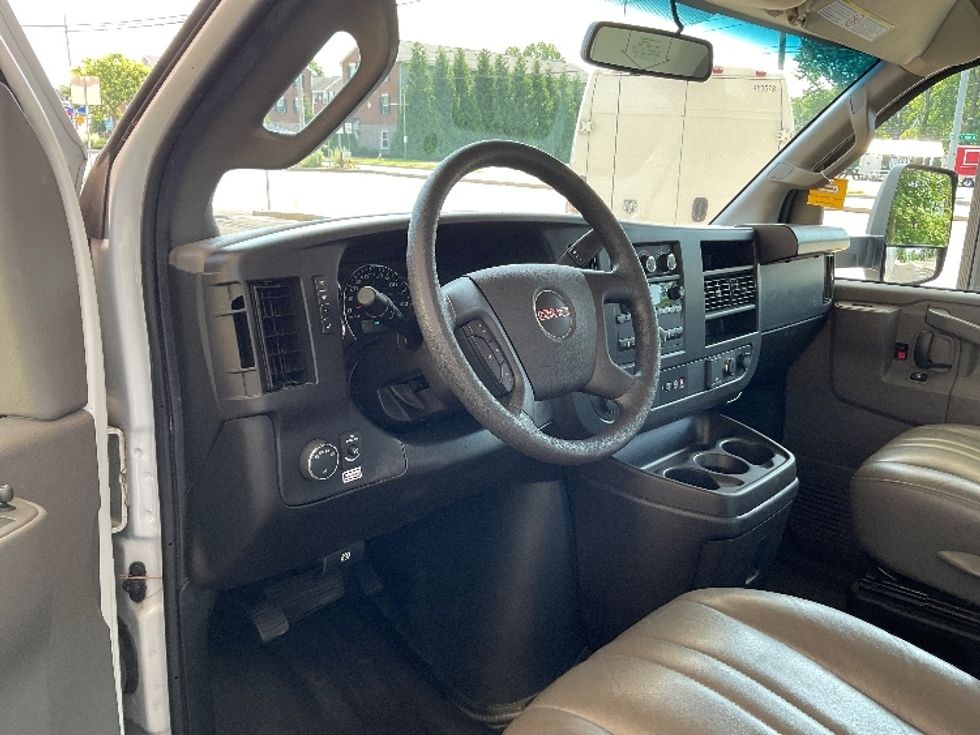 Light Duty Box Truck-Light and Medium Duty Trucks-GMC-2022-Savana G33903-New Castle-DE-69,766\n\t\tmiles-$ 34,250 - Image 17