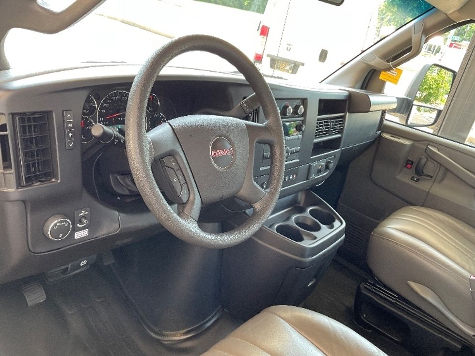 Light Duty Box Truck-Light and Medium Duty Trucks-GMC-2022-Savana G33903-New Castle-DE-69,766\n\t\tmiles-$ 34,250 - Image 18