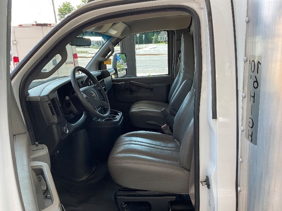 Light Duty Box Truck-Light and Medium Duty Trucks-GMC-2022-Savana G33903-New Castle-DE-69,766\n\t\tmiles-$ 34,250 - Image 19