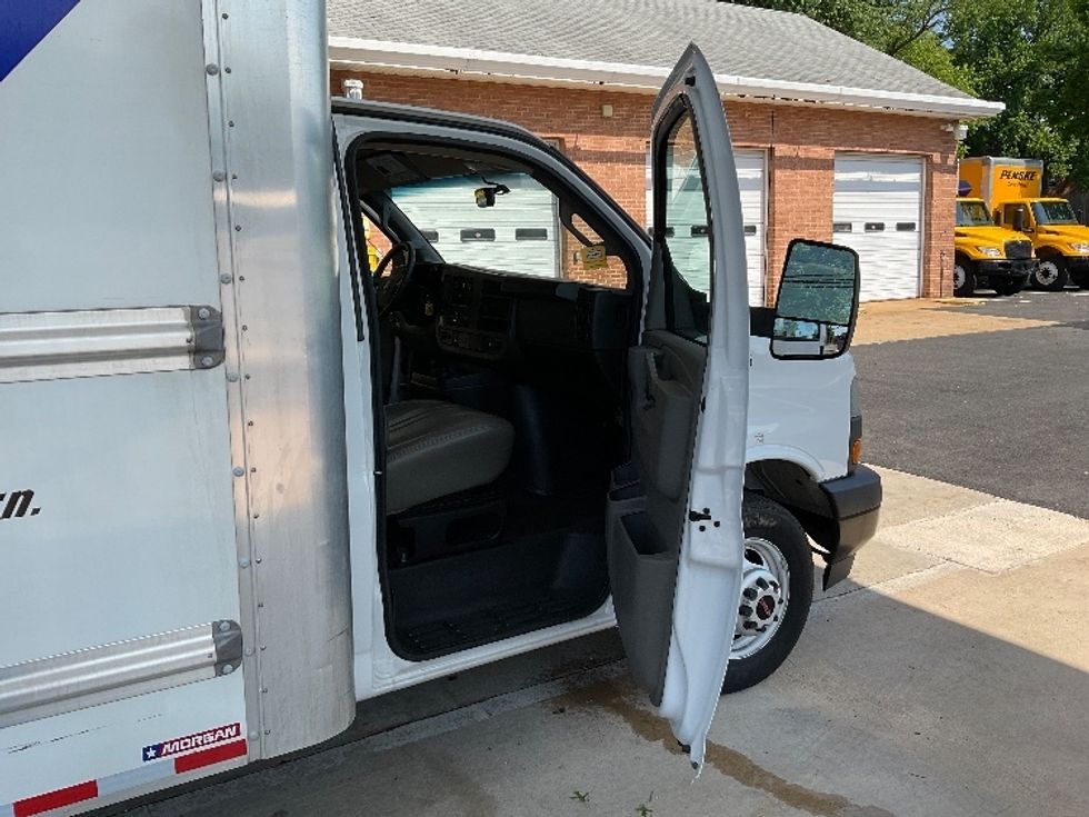 Light Duty Box Truck-Light and Medium Duty Trucks-GMC-2022-Savana G33903-New Castle-DE-69,766\n\t\tmiles-$ 34,250 - Image 20