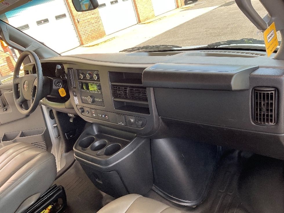 Light Duty Box Truck-Light and Medium Duty Trucks-GMC-2022-Savana G33903-New Castle-DE-69,766\n\t\tmiles-$ 34,250 - Image 21