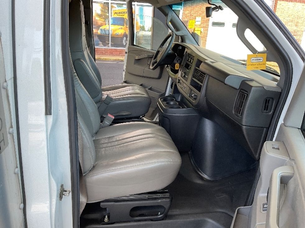 Light Duty Box Truck-Light and Medium Duty Trucks-GMC-2022-Savana G33903-New Castle-DE-69,766\n\t\tmiles-$ 34,250 - Image 22