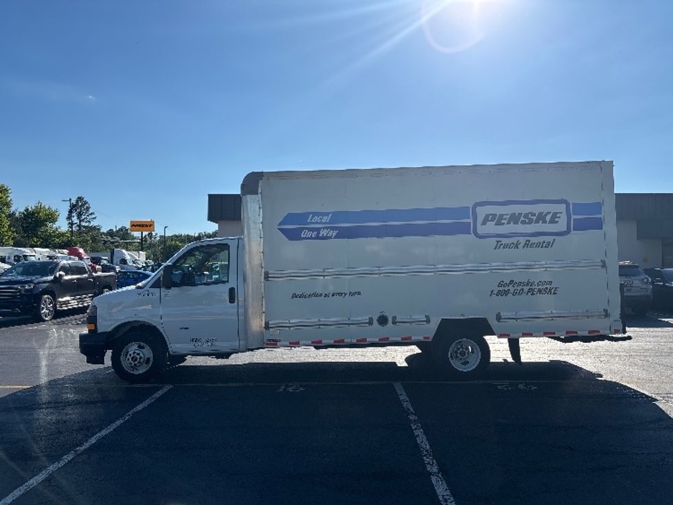 Light Duty Box Truck-Light and Medium Duty Trucks-GMC-2022-Savana G33903-New Castle-DE-69,766\n\t\tmiles-$ 34,250 - Image 4