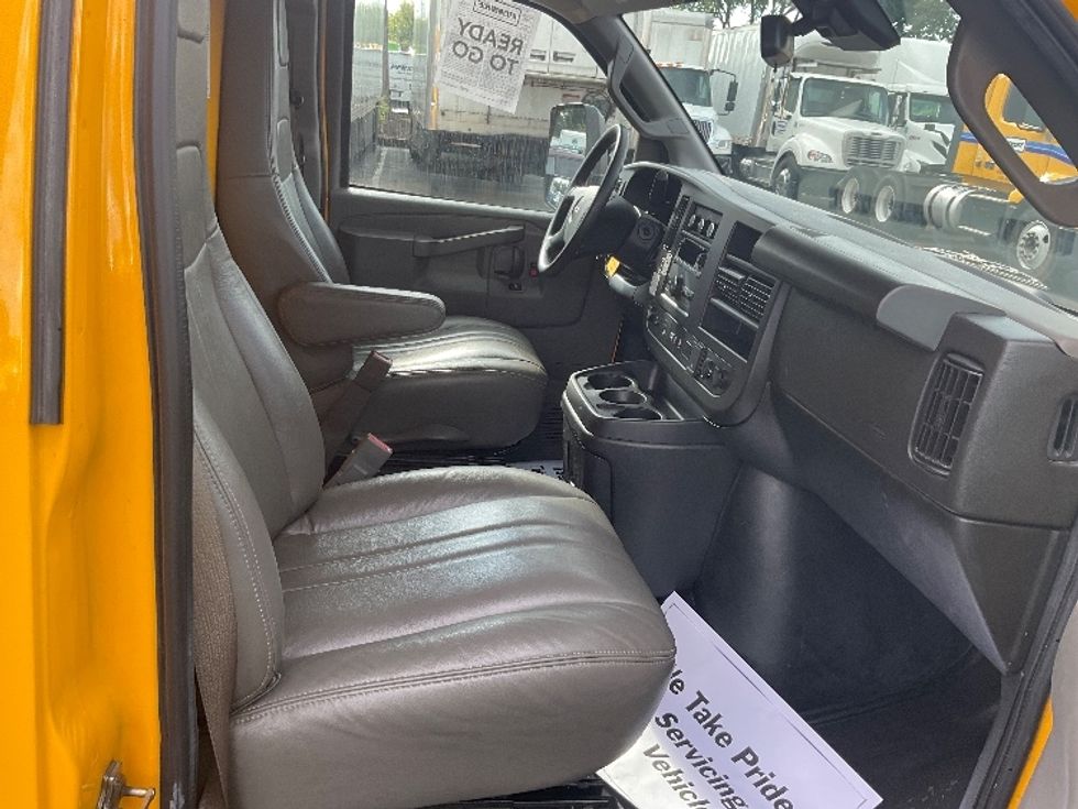 Light Duty Box Truck-Light and Medium Duty Trucks-GMC-2022-Savana G33903-New Castle-DE-79,615\n\t\tmiles-$ 28,500 - Image 22