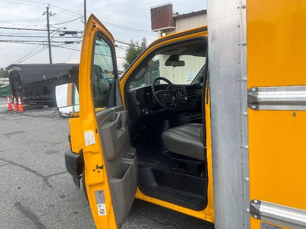 Light Duty Box Truck-Light and Medium Duty Trucks-GMC-2022-Savana G33903-New Castle-DE-87,954\n\t\tmiles-$ 29,000 - Image 15