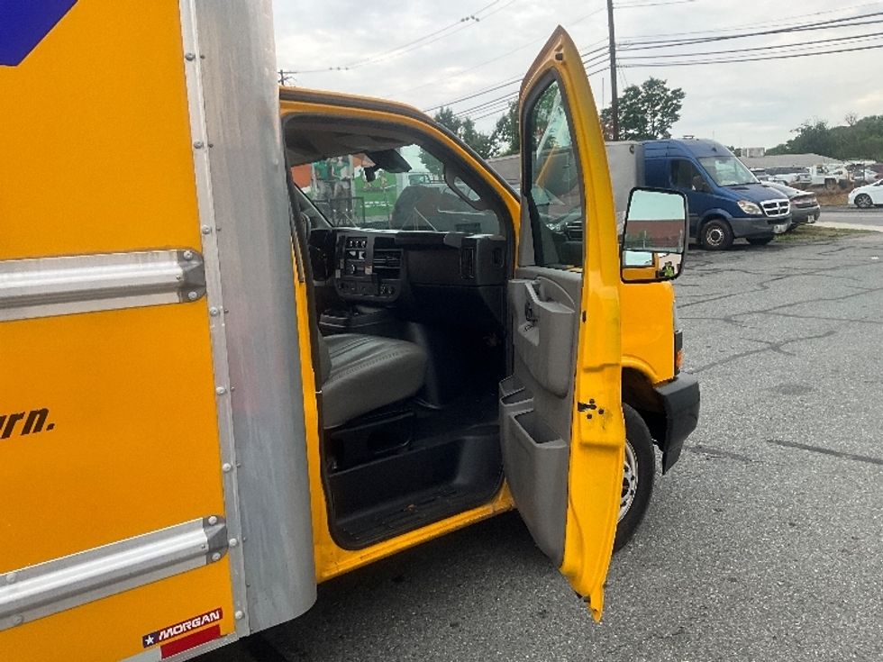 Light Duty Box Truck-Light and Medium Duty Trucks-GMC-2022-Savana G33903-New Castle-DE-87,954\n\t\tmiles-$ 29,000 - Image 19
