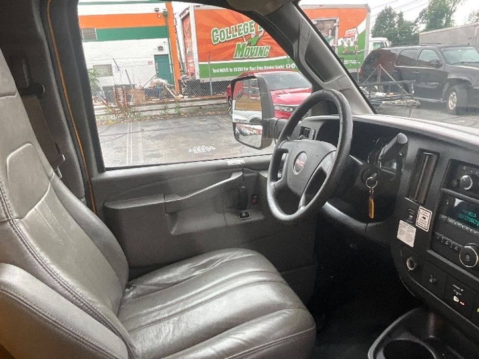 Light Duty Box Truck-Light and Medium Duty Trucks-GMC-2022-Savana G33903-New Castle-DE-87,954\n\t\tmiles-$ 29,000 - Image 21