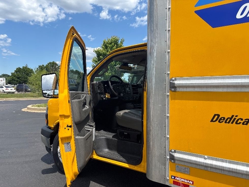 Light Duty Box Truck-Light and Medium Duty Trucks-GMC-2022-Savana G33903-New Castle-DE-99,201\n\t\tmiles-$ 27,750 - Image 16
