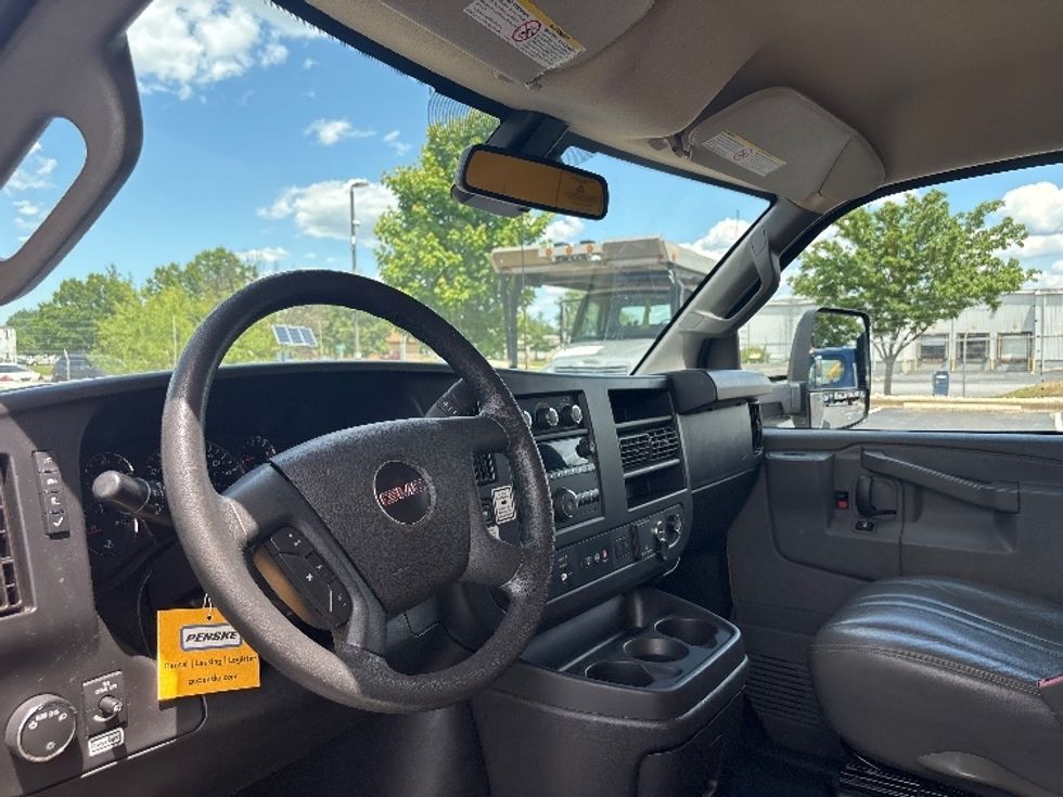 Light Duty Box Truck-Light and Medium Duty Trucks-GMC-2022-Savana G33903-New Castle-DE-99,201\n\t\tmiles-$ 27,750 - Image 17