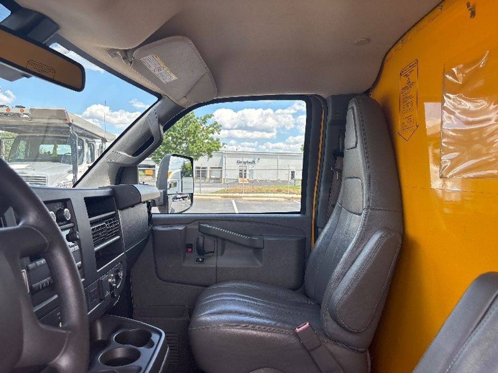 Light Duty Box Truck-Light and Medium Duty Trucks-GMC-2022-Savana G33903-New Castle-DE-99,201\n\t\tmiles-$ 27,750 - Image 19