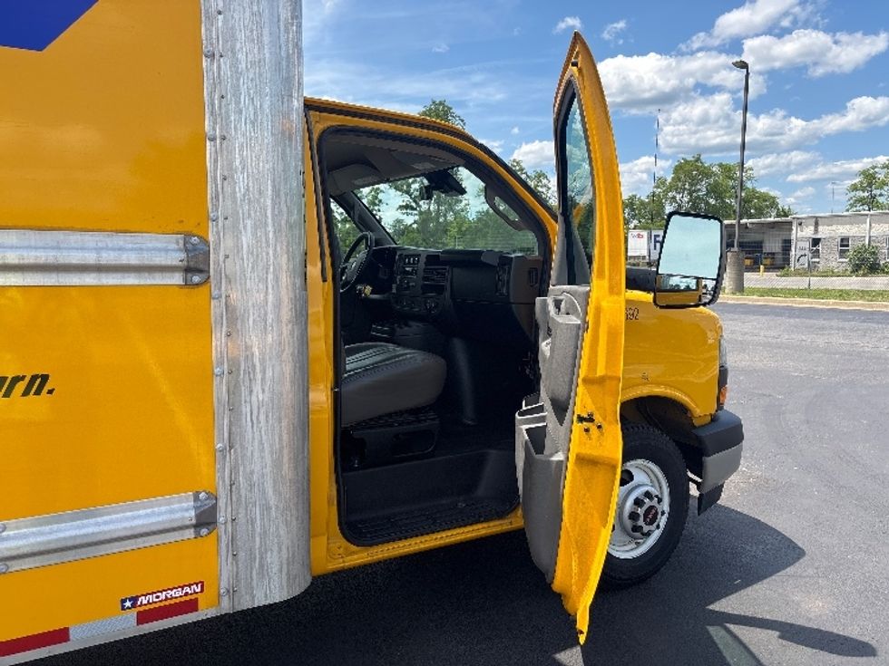 Light Duty Box Truck-Light and Medium Duty Trucks-GMC-2022-Savana G33903-New Castle-DE-99,201\n\t\tmiles-$ 27,750 - Image 20