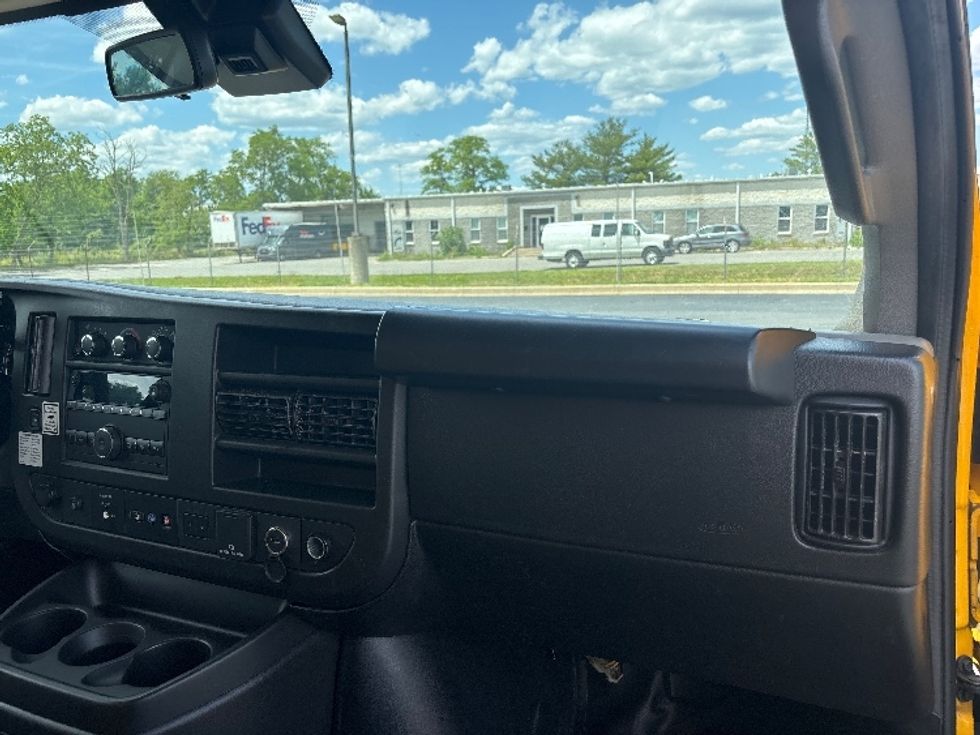 Light Duty Box Truck-Light and Medium Duty Trucks-GMC-2022-Savana G33903-New Castle-DE-99,201\n\t\tmiles-$ 27,750 - Image 21