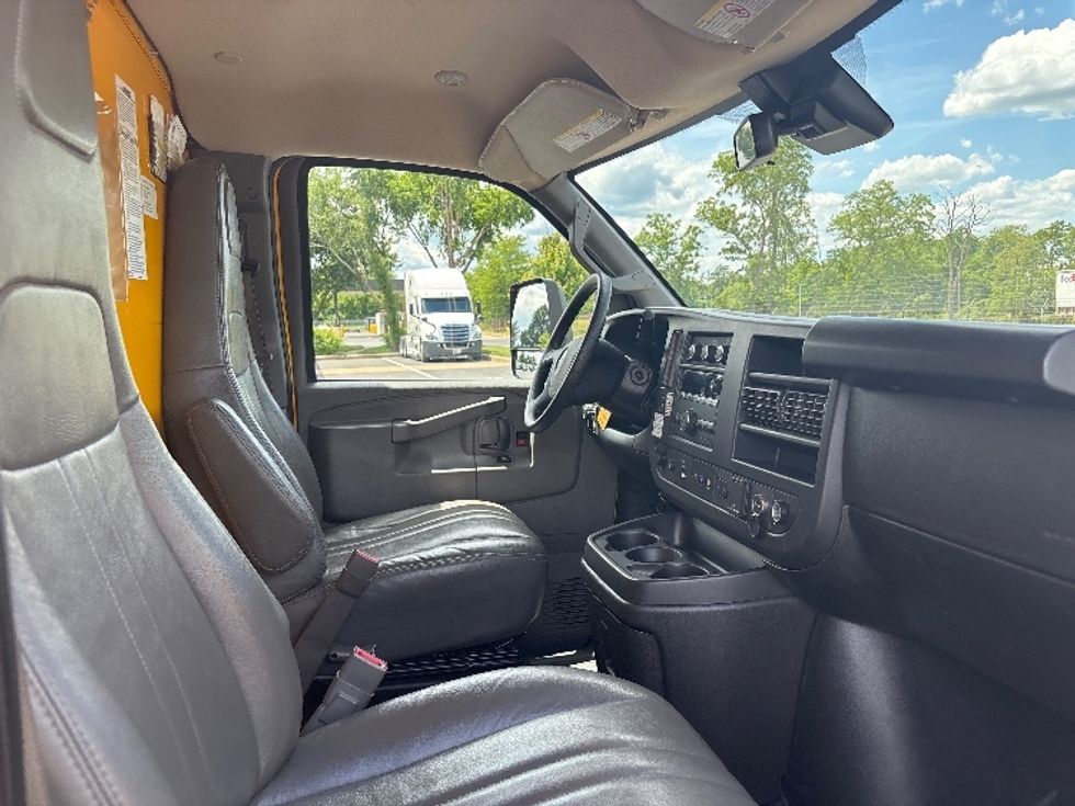 Light Duty Box Truck-Light and Medium Duty Trucks-GMC-2022-Savana G33903-New Castle-DE-99,201\n\t\tmiles-$ 27,750 - Image 22