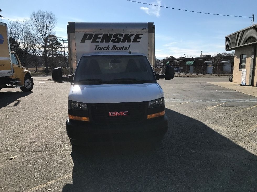 2022 Gmc Savana 3500 Cutaway photo 2