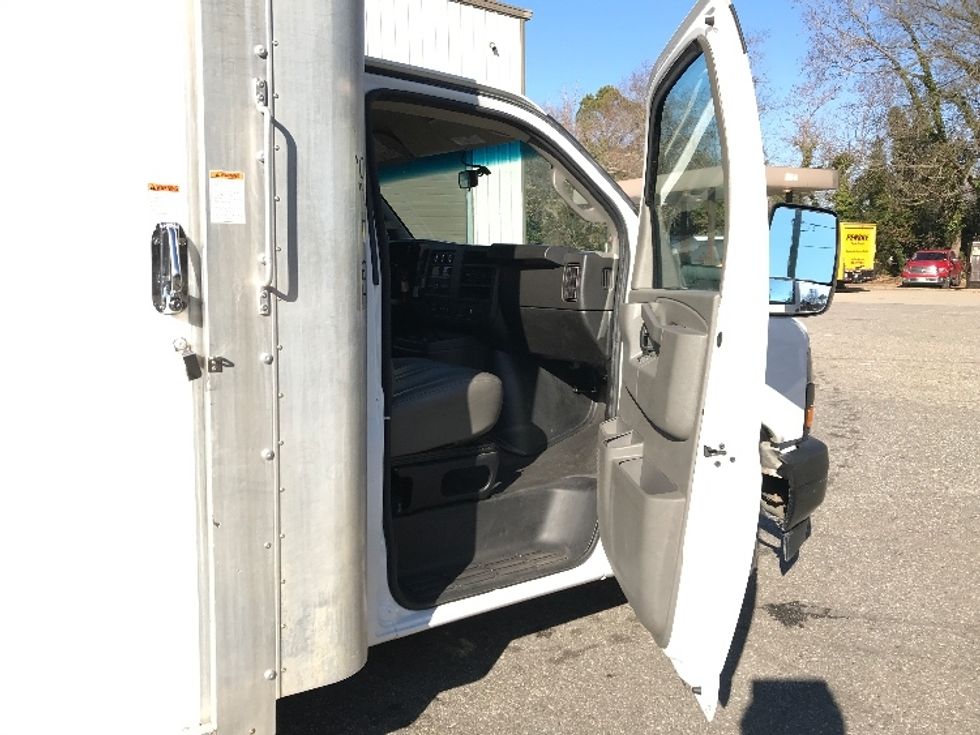 Light Duty Box Truck-Light and Medium Duty Trucks-GMC-2022-Savana G33903-Newport News-VA-28,953\n\t\tmiles-$ 51,750 - Image 19