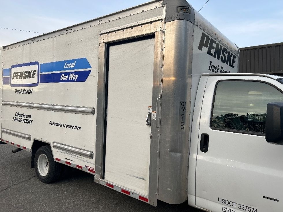 Light Duty Box Truck-Light and Medium Duty Trucks-GMC-2022-Savana G33903-Newport News-VA-44,777\n\t\tmiles-$ 43,750 - Image 25