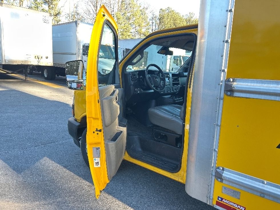 Light Duty Box Truck-Light and Medium Duty Trucks-GMC-2022-Savana G33903-Norcross-GA-109,935\n\t\tmiles-$ 28,750 - Image 16