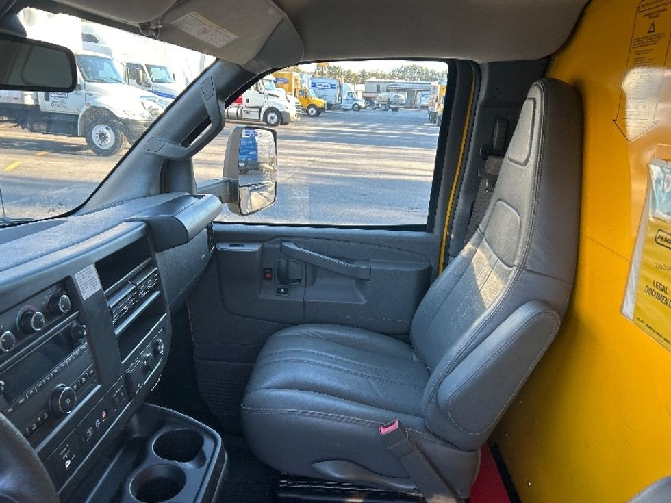 Light Duty Box Truck-Light and Medium Duty Trucks-GMC-2022-Savana G33903-Norcross-GA-109,935\n\t\tmiles-$ 28,750 - Image 19