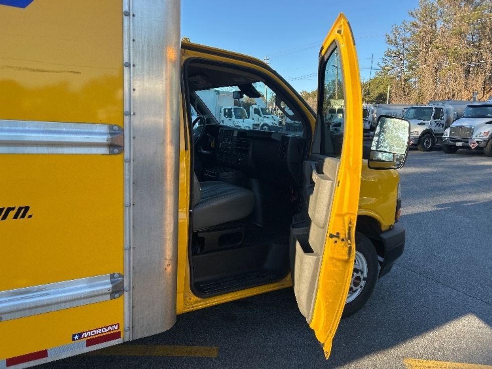 Light Duty Box Truck-Light and Medium Duty Trucks-GMC-2022-Savana G33903-Norcross-GA-109,935\n\t\tmiles-$ 28,750 - Image 20