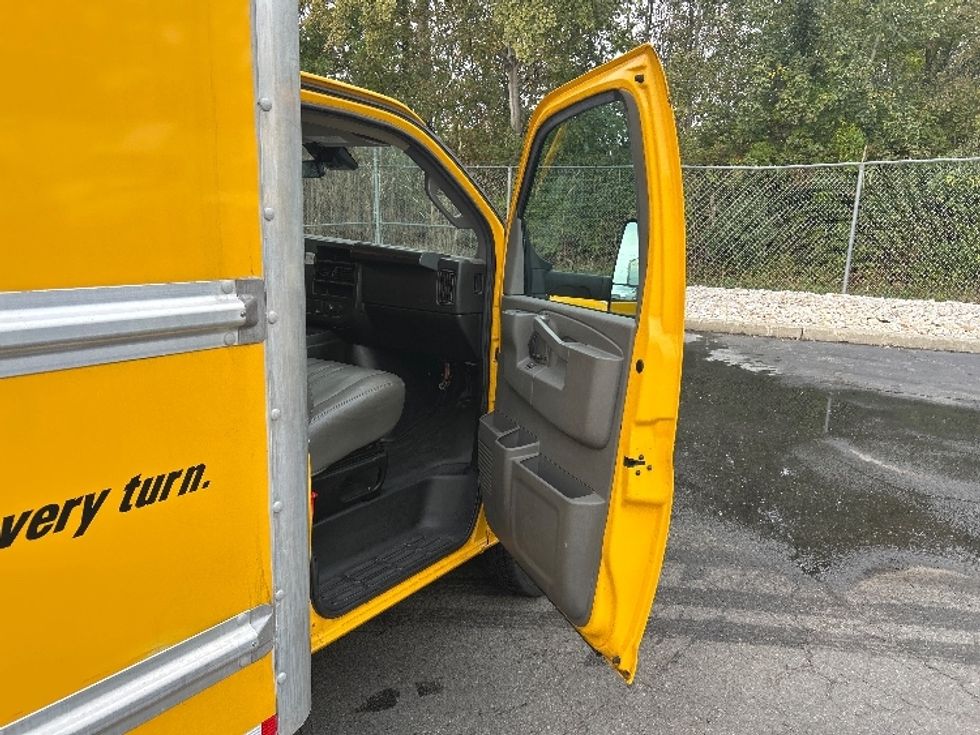 Light Duty Box Truck-Light and Medium Duty Trucks-GMC-2022-Savana G33903-North Bergen-NJ-104,572\n\t\tmiles-$ 25,750 - Image 17